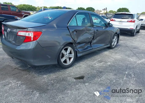 2014 Toyota Camry Se z USA, uszkodzony, nr VIN 4T1BF1FK1EU745809